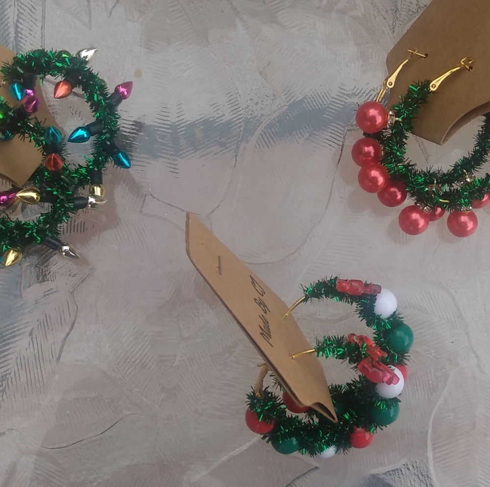 *Christmas wreath hoop earrings! MadeByCJ